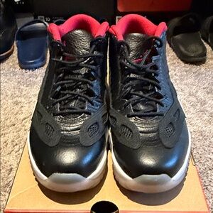 Jordan 11 Retro Low IE Bred